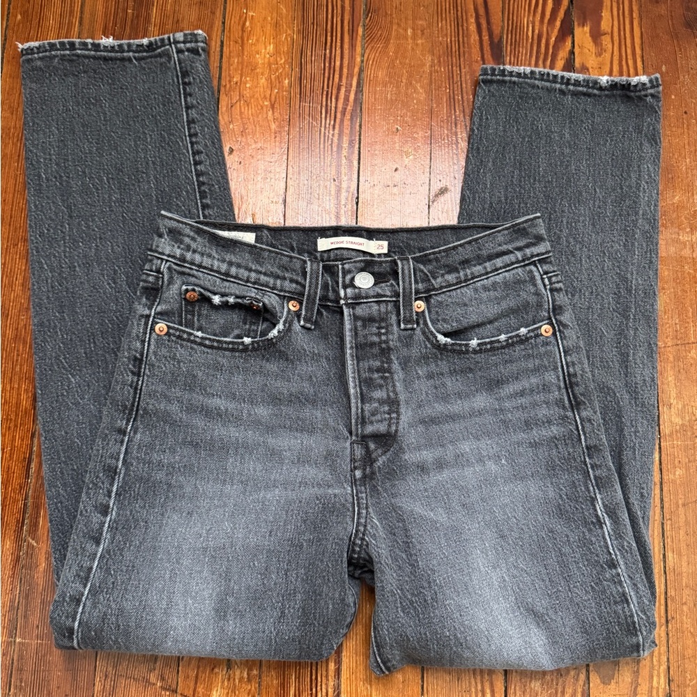 Levi's wedgie Straight Leg Jeans in Washed Black